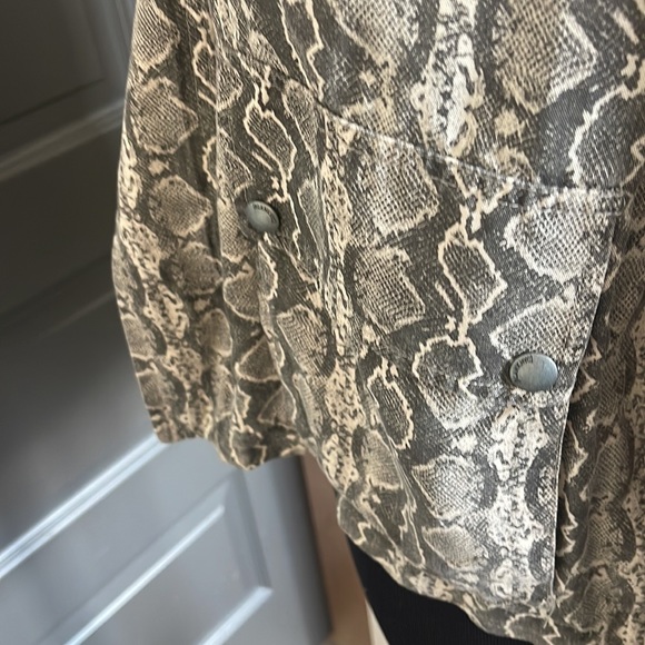 NWT Blank NYC Python Print Fabric Jacket. Stunning! Size M - Picture 8 of 8
